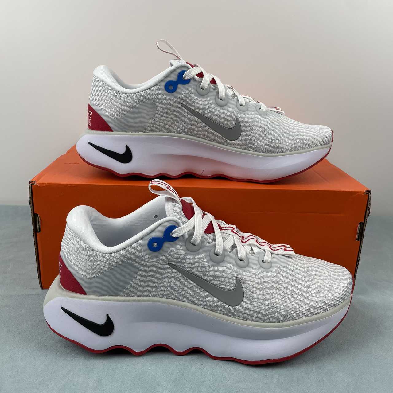 Motiva grey blue red