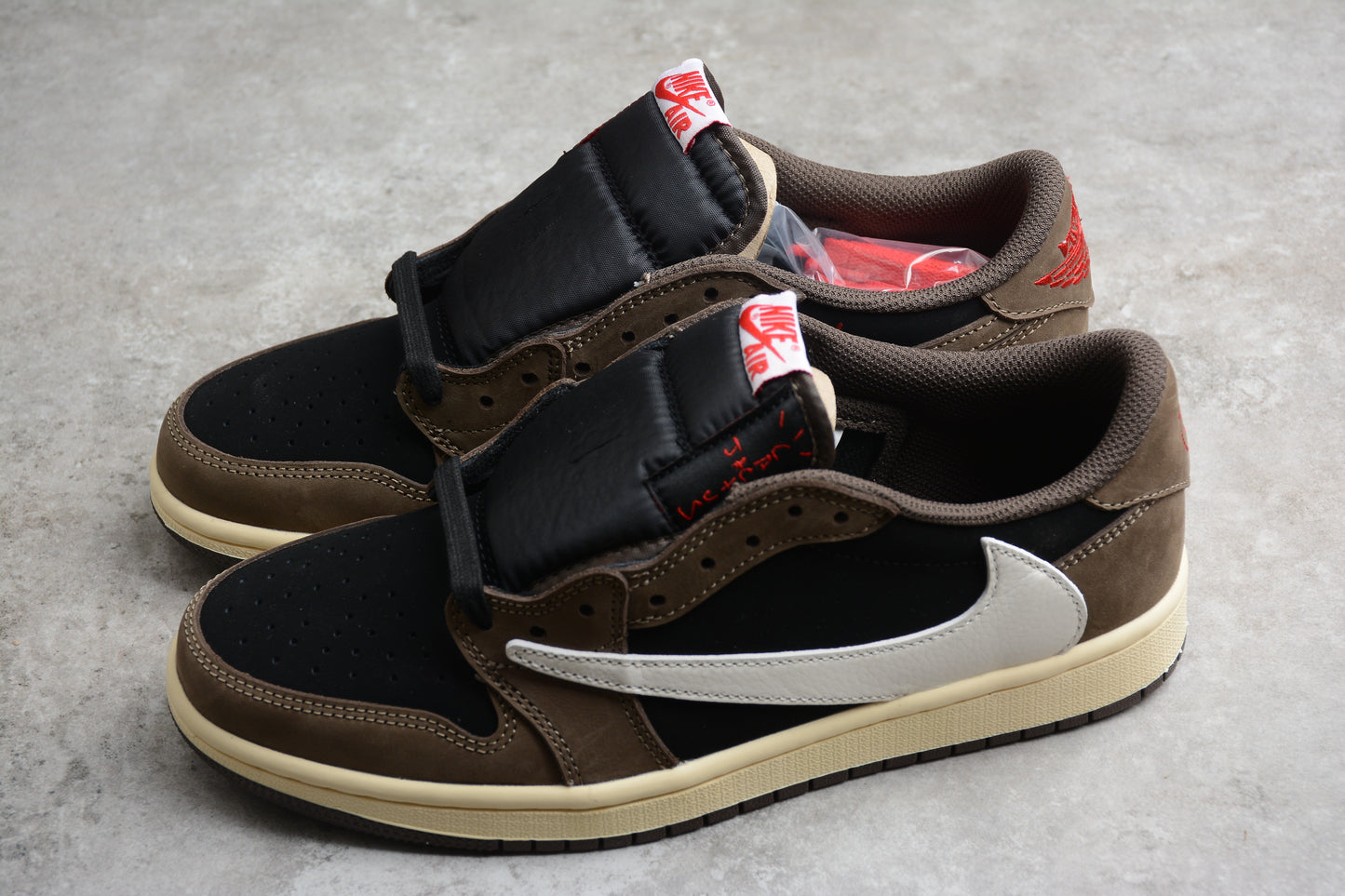 Jordan 1 Low x Travis Scott dark mocha