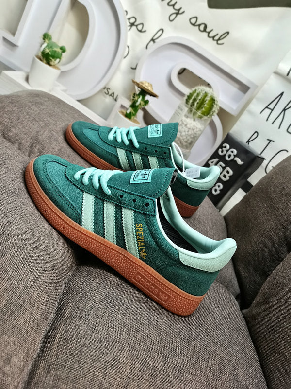 Spezial collegiate green