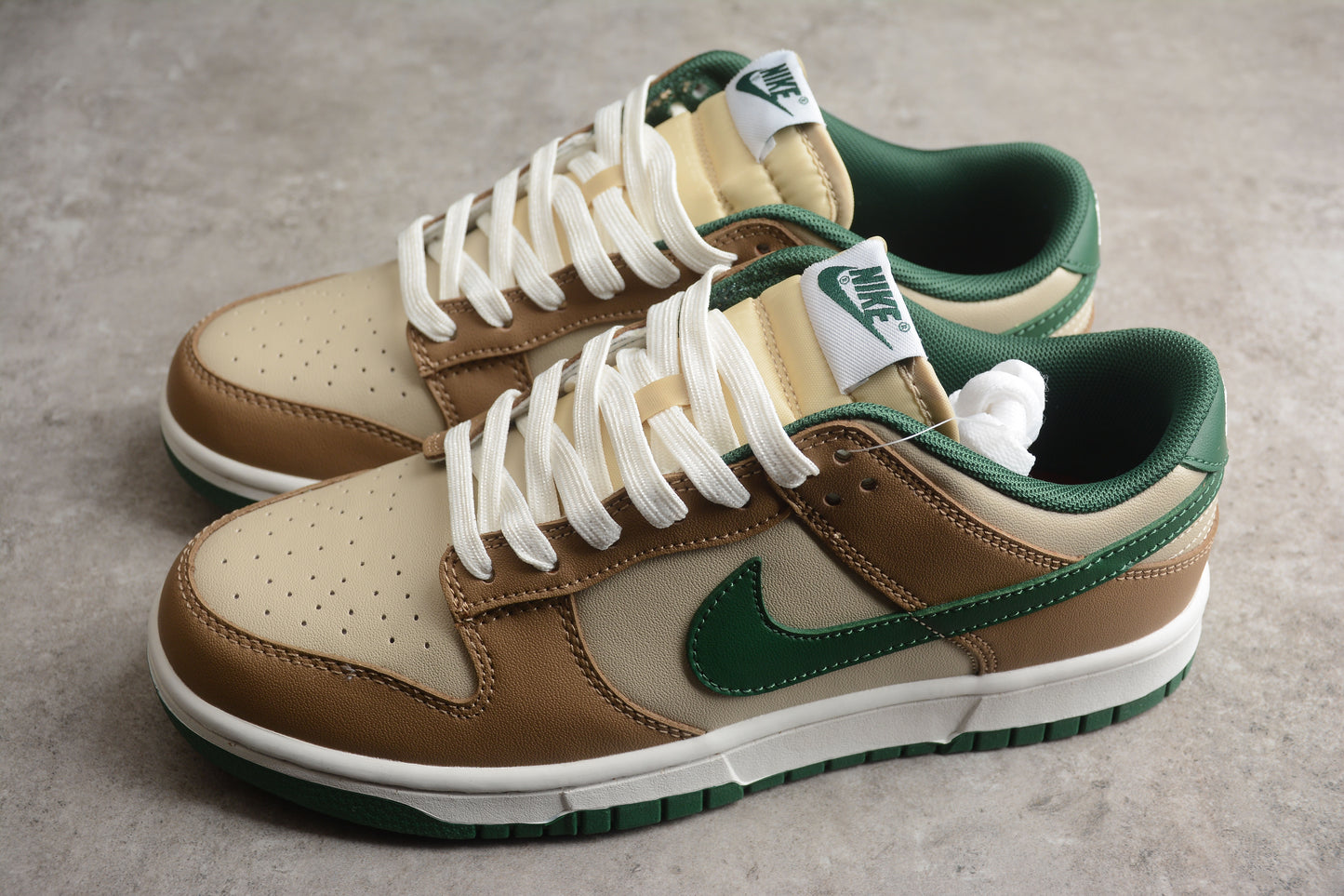 Dunk Low rattan green
