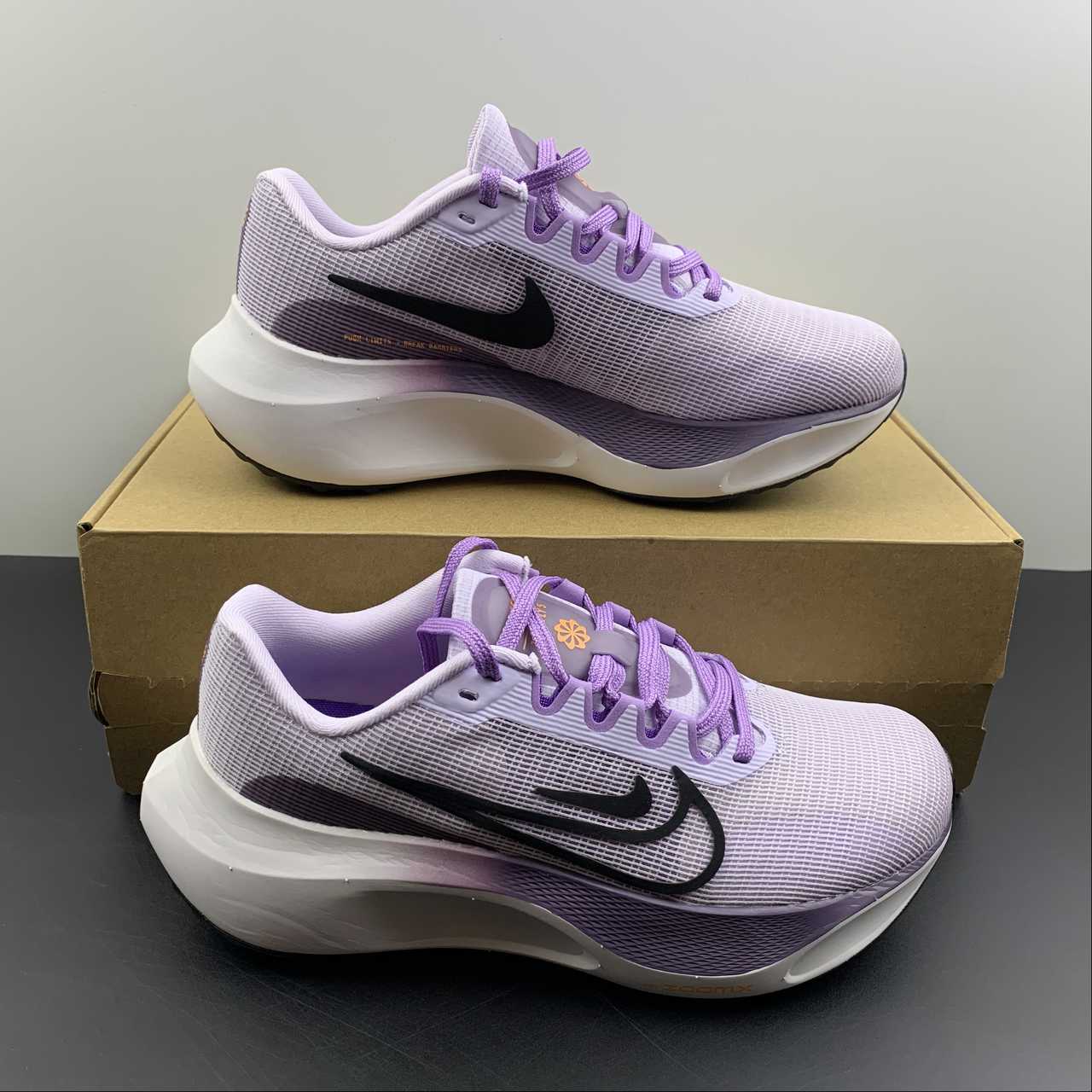 Zoom Fly 5 barely grape