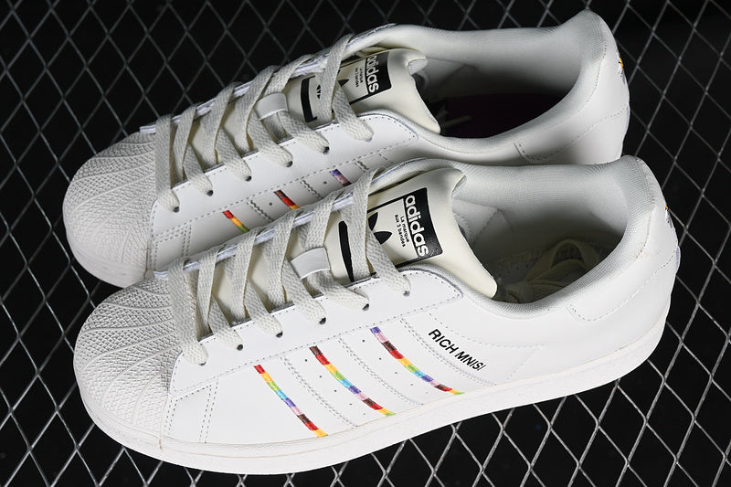 Superstar rich mnisi