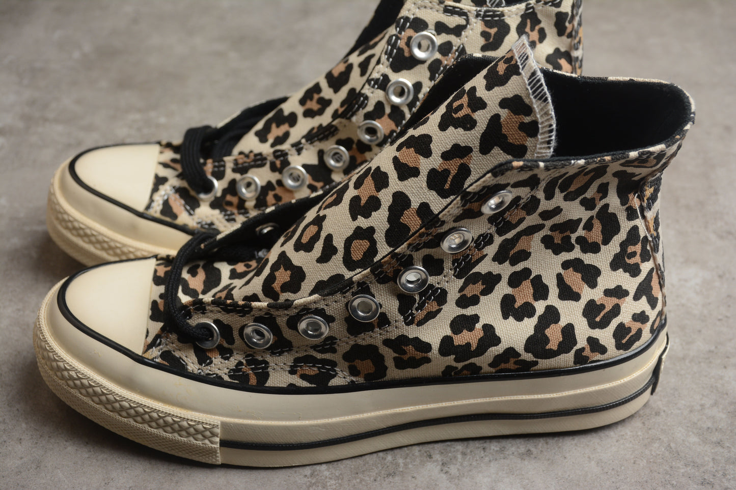 Converse leopard