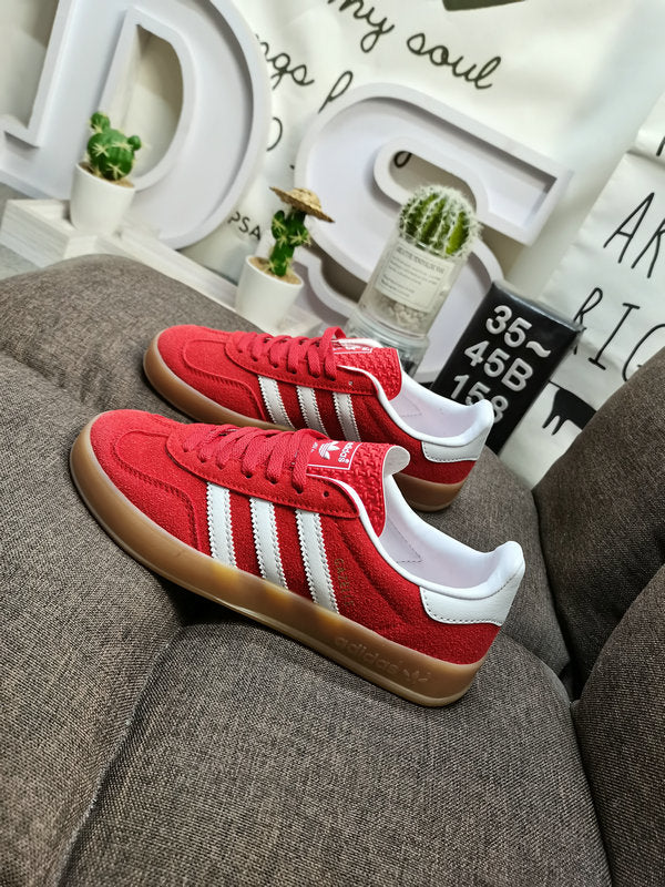 Gazelle indoor red