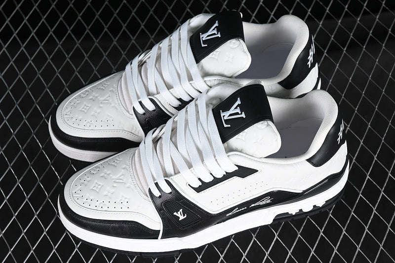 LV trainer black white signature