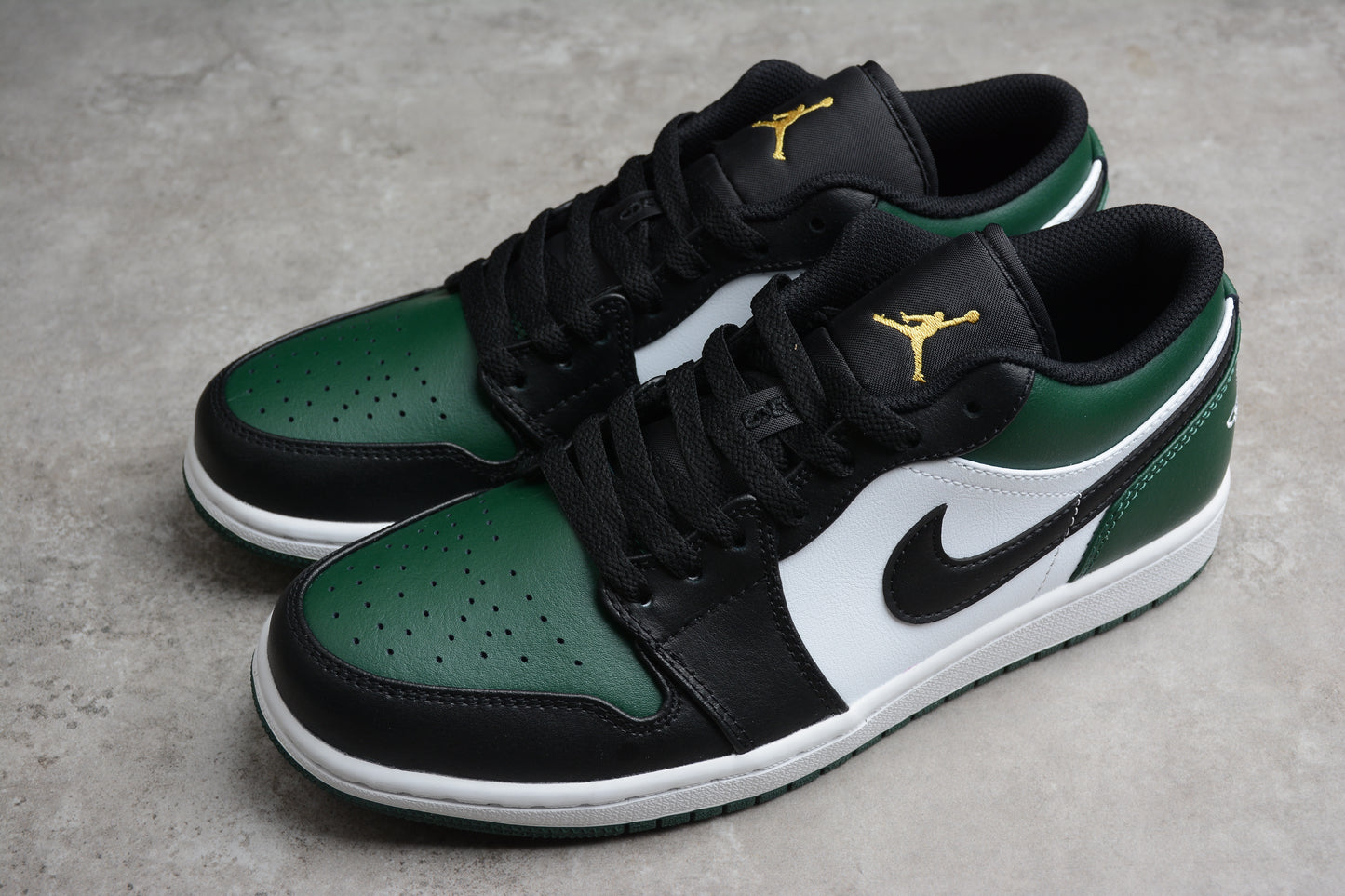 Jordan 1 Low green toe