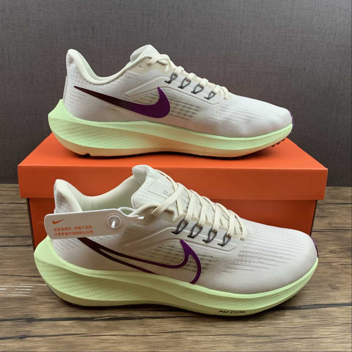 Zoom Pegasus 39 white purple yellowish