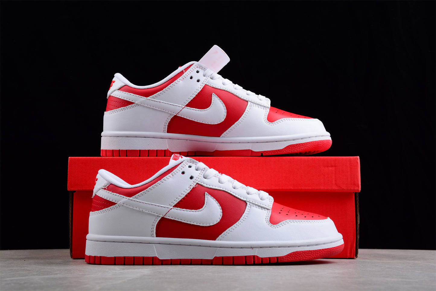 Dunk Low reverse red