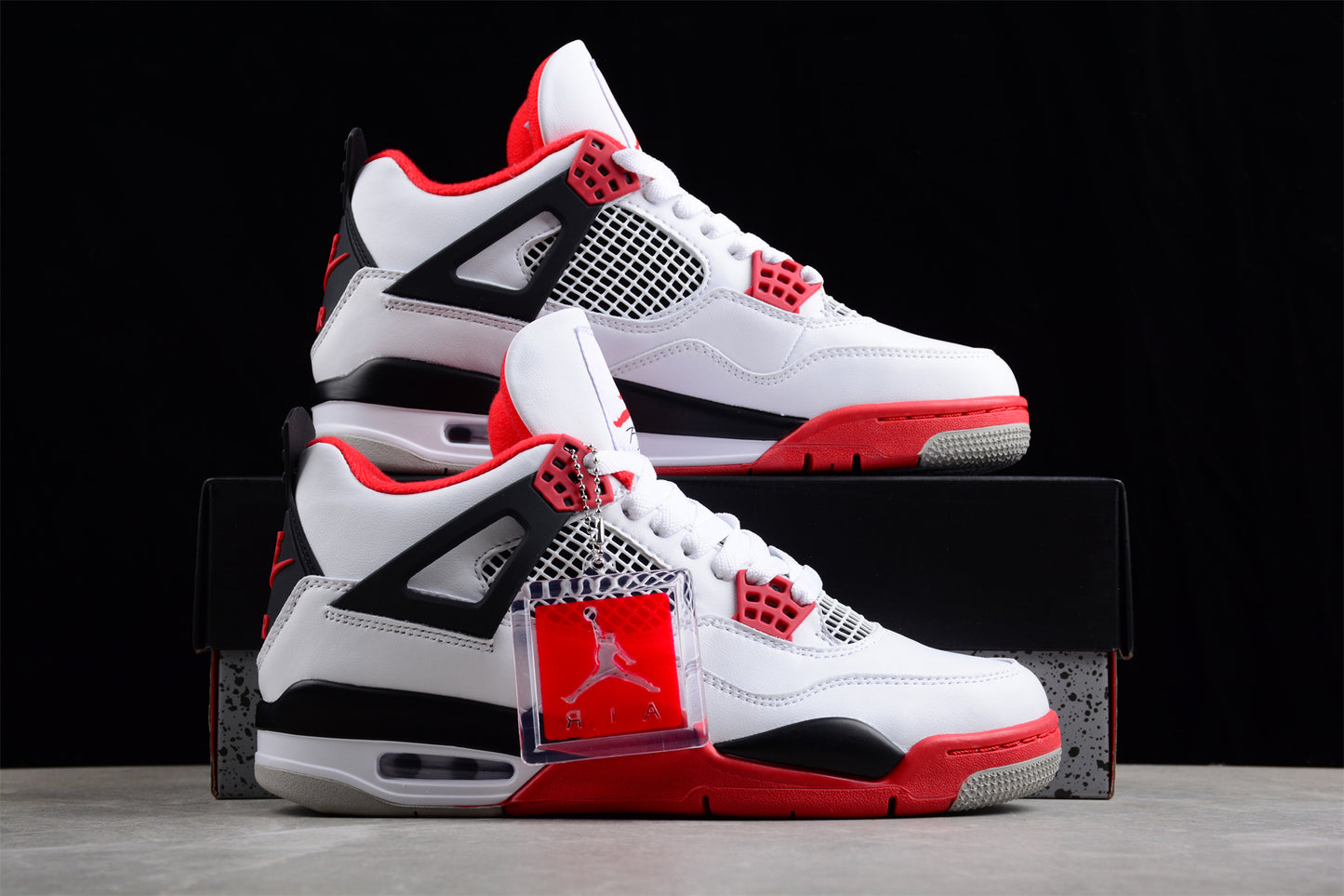 Jordan 4 fire red