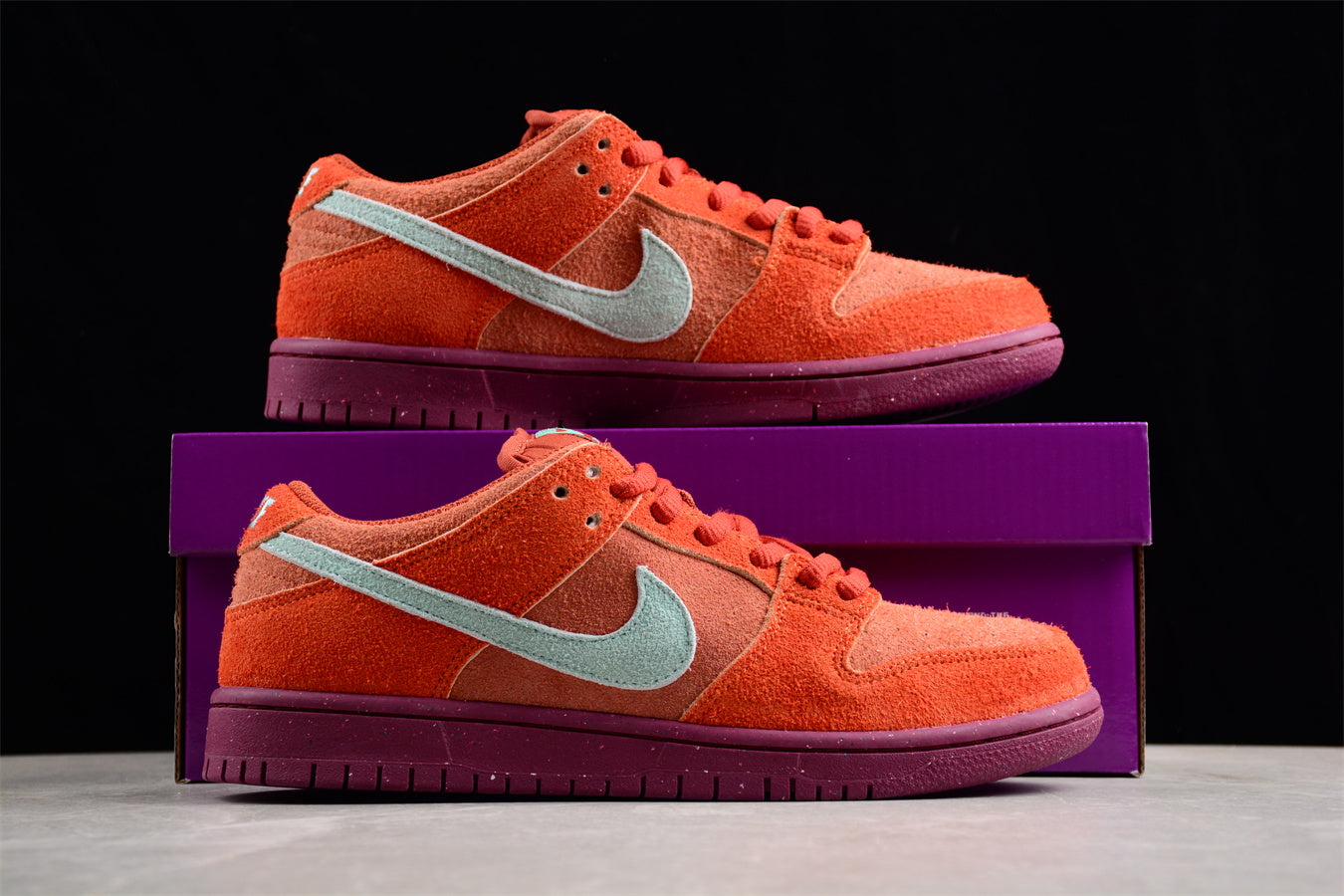 Dunk SB Low mystic red