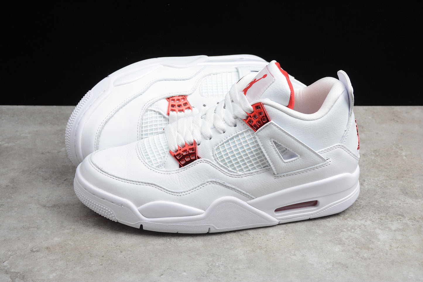 Jordan 4 metallic red
