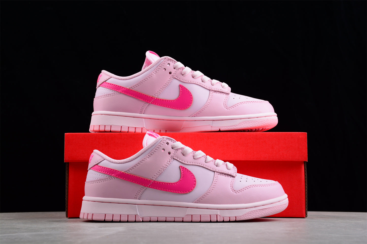Dunk Low triple pink