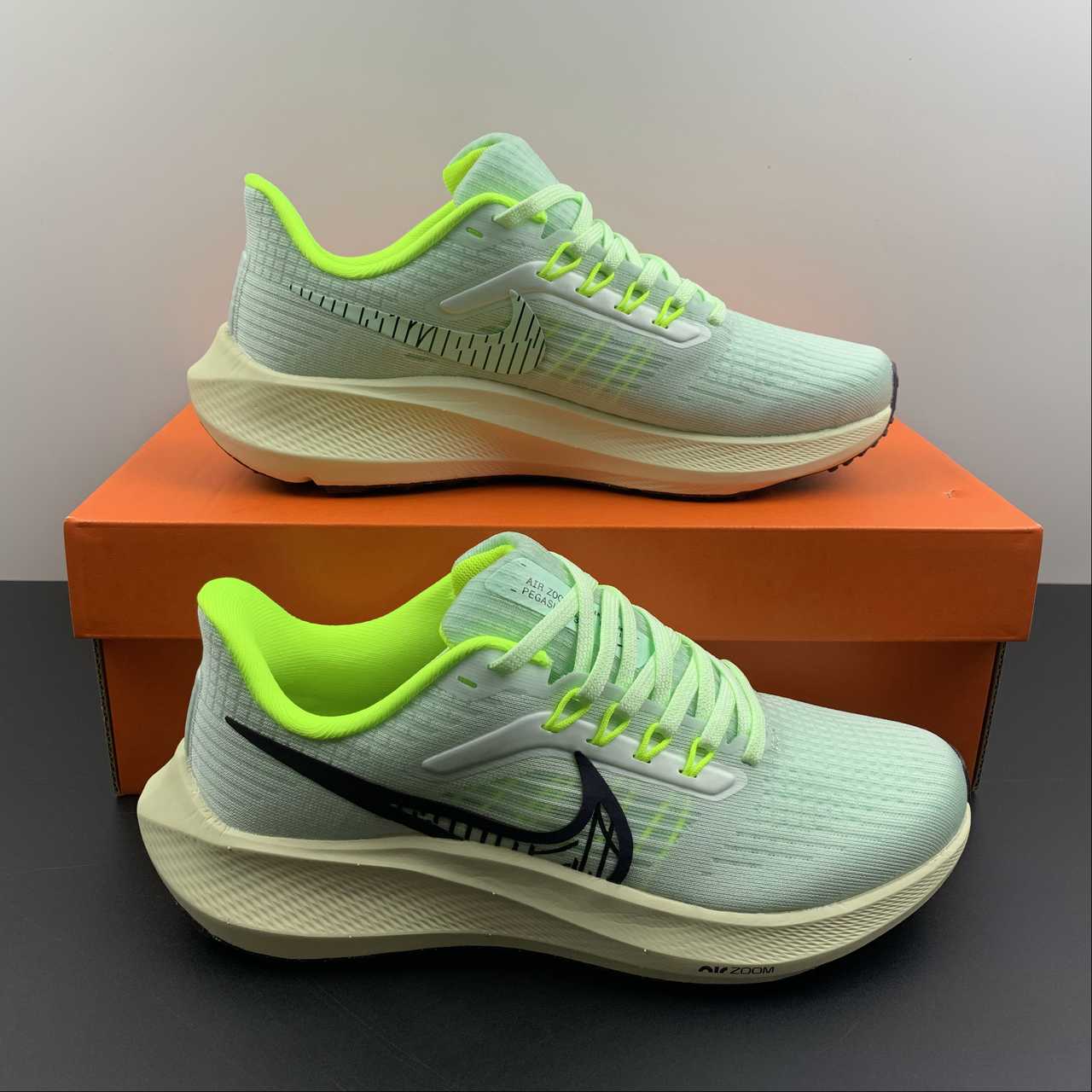 Zoom Pegasus 39 fluorescent green