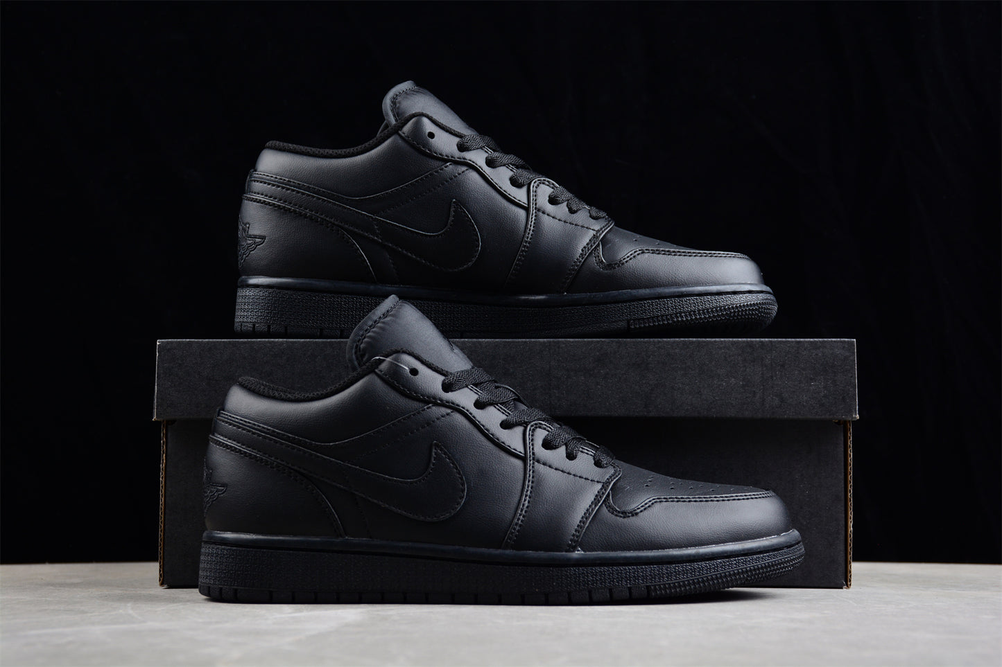 Jordan 1 Low triple black
