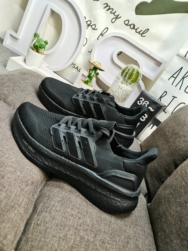 UltraBoost full black