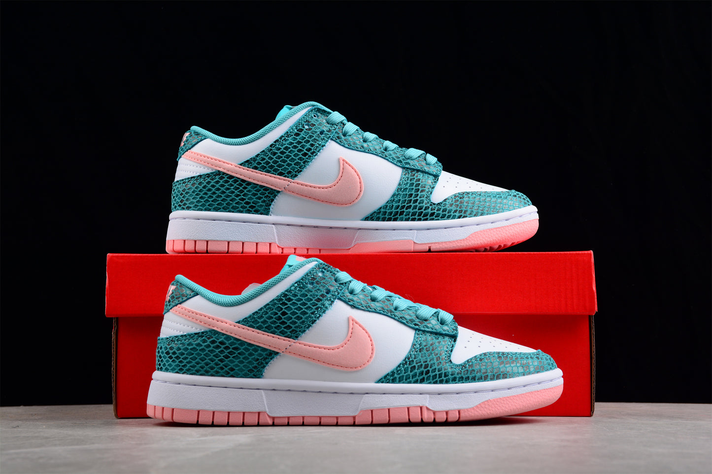 Dunk Low snake skin