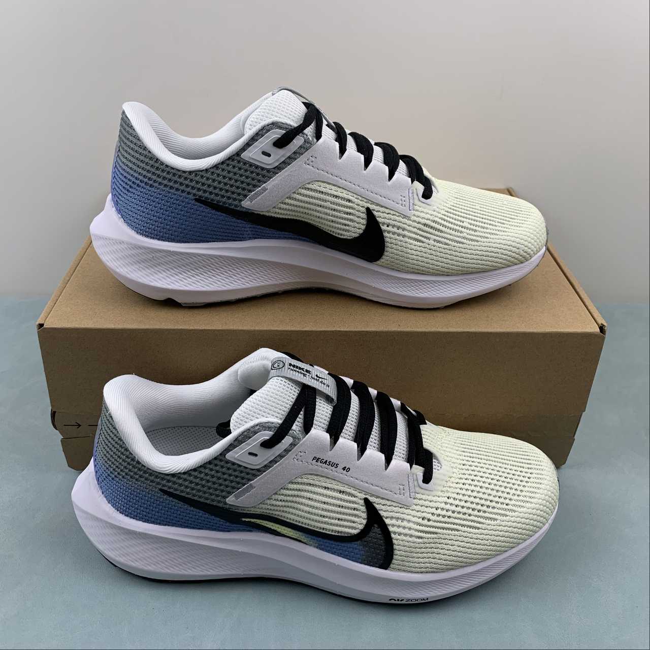 Zoom Pegasus 40 beige blue grey