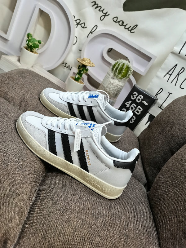 Gazelle white