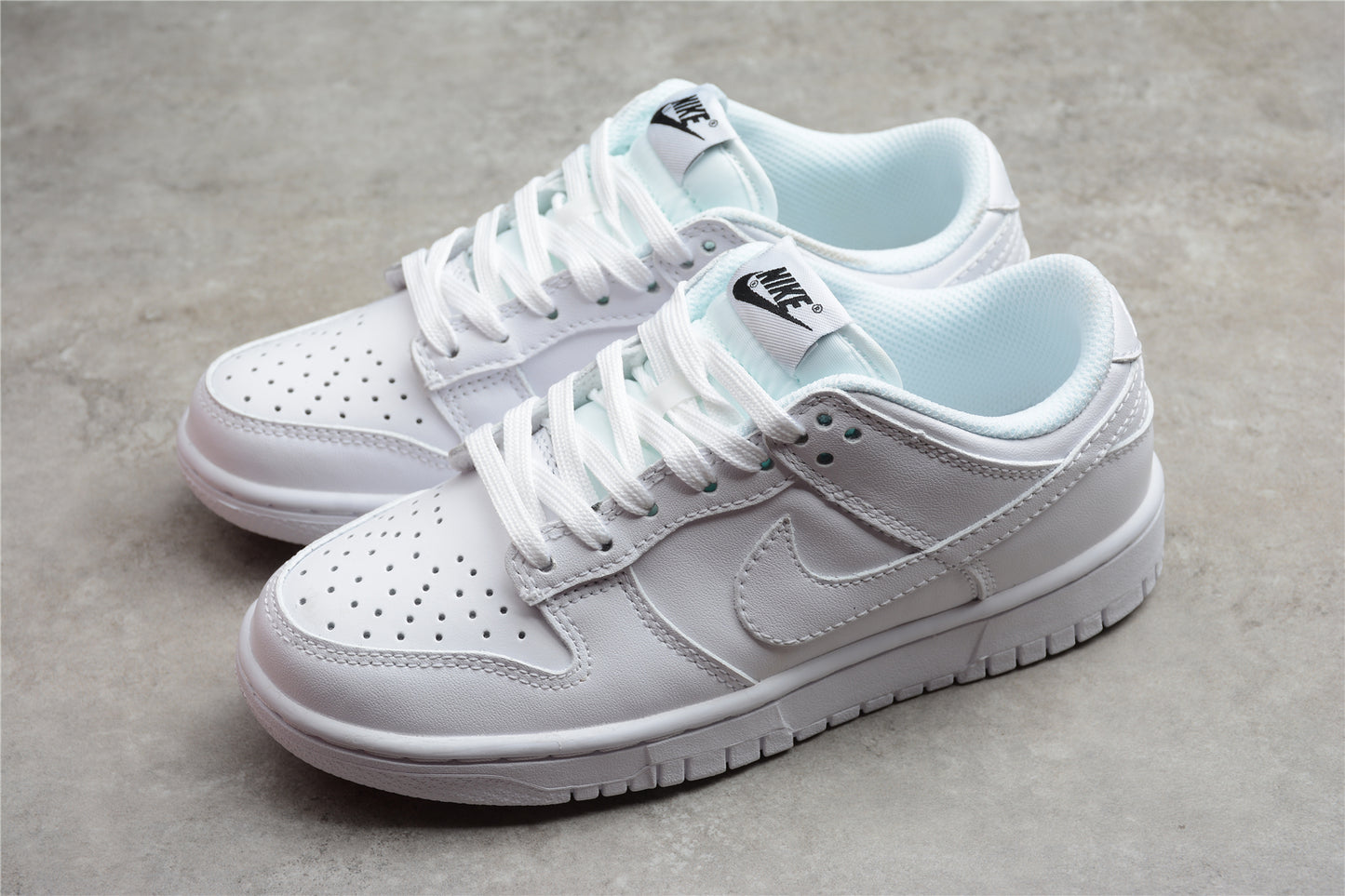 Dunk Low triple white