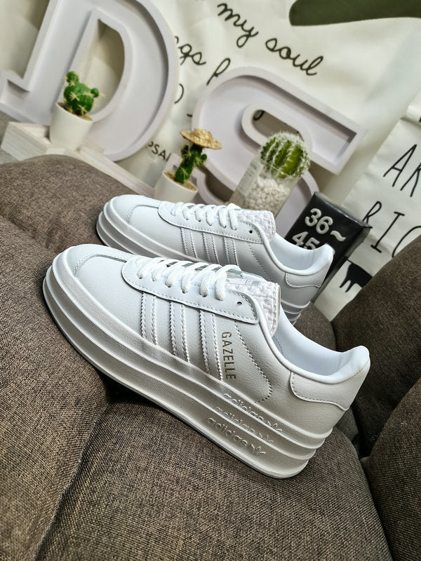 Gazelle bold white