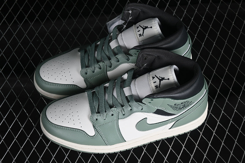 Jordan 1 Mid jade smoke
