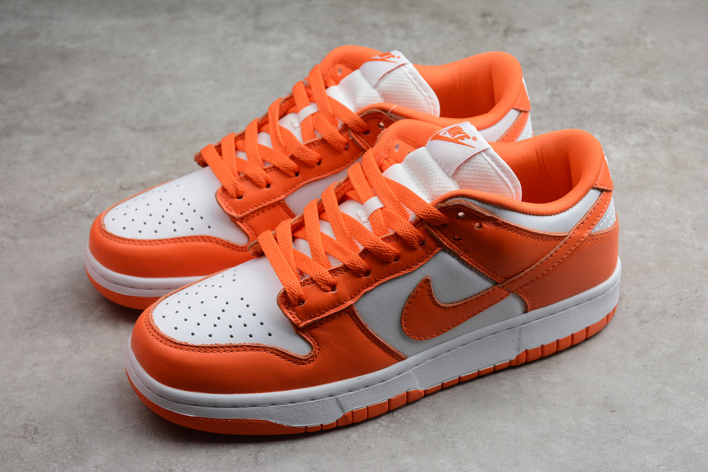Dunk Low orange white