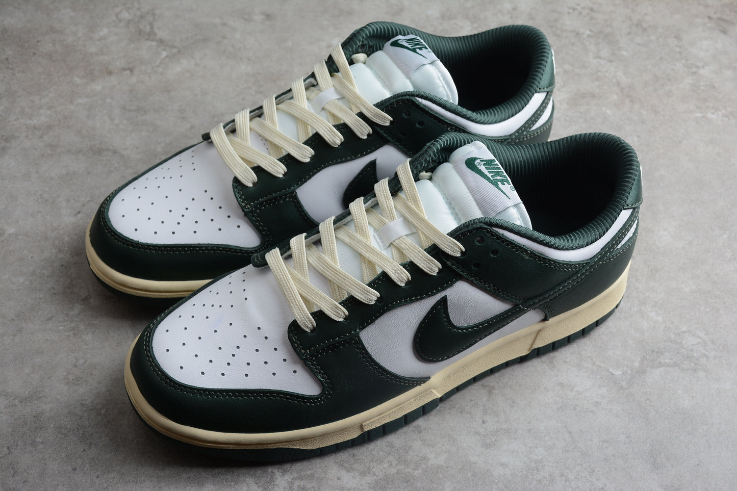 Dunk Low vintage green