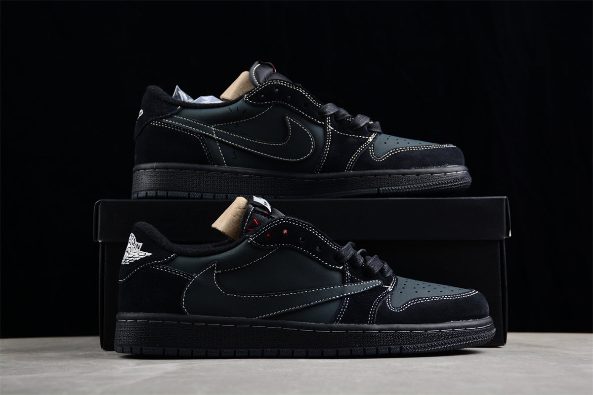 Jordan 1 Low x Travis Scott triple black