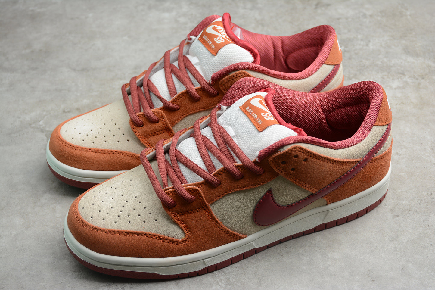 Dunk SB Low dark bean shade red