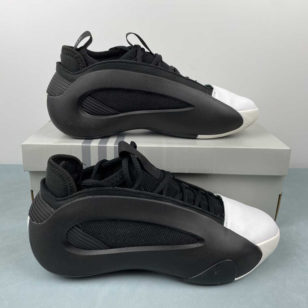 Harden Vol.8 black white