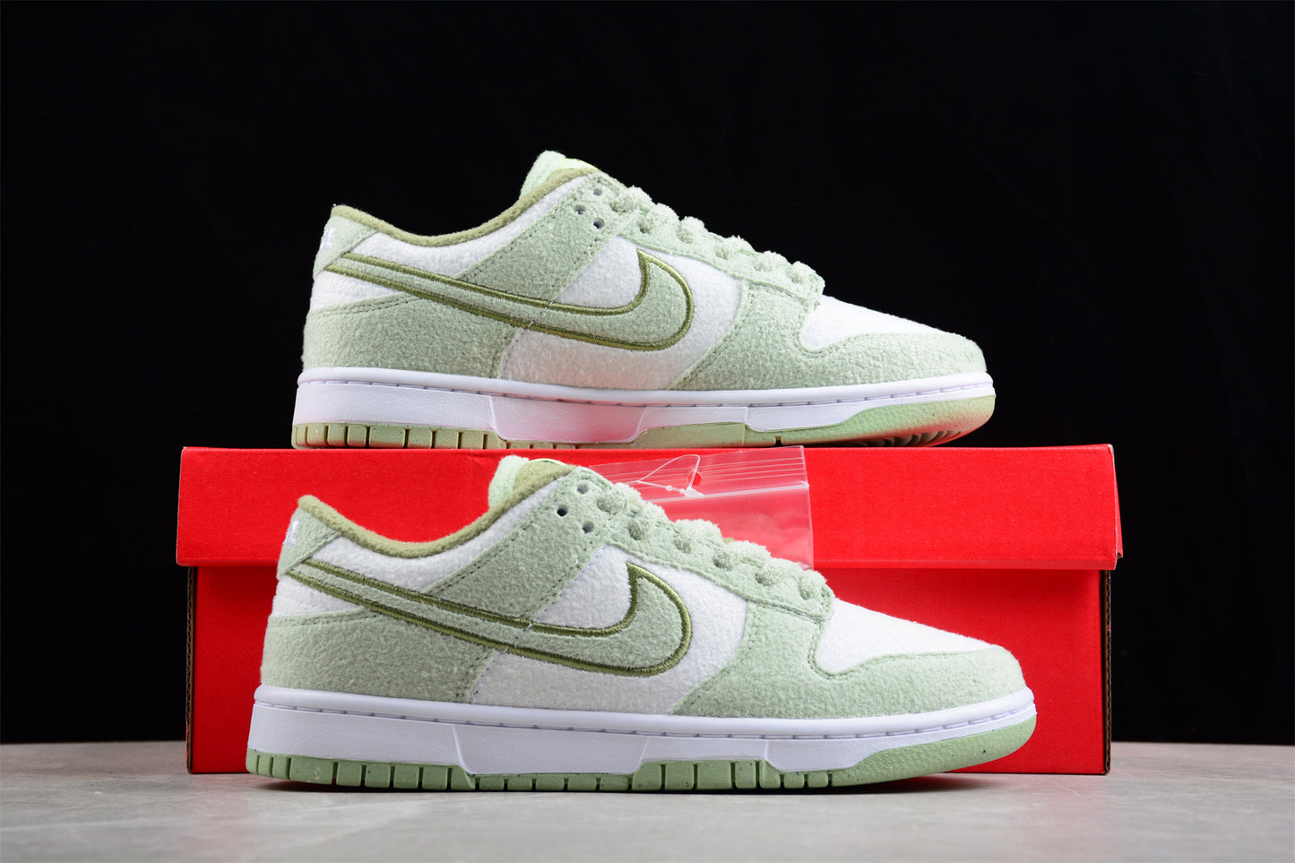 Dunk Low sage green