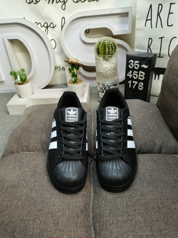 Superstar black white letters