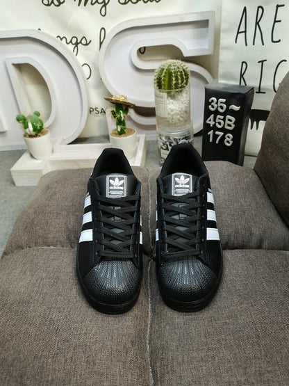 Superstar black white letters