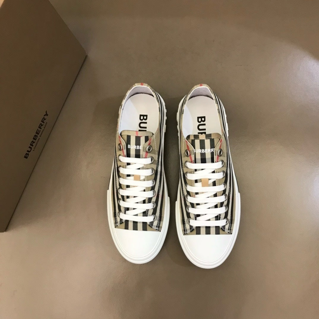 Burberry vintage check boucle beige