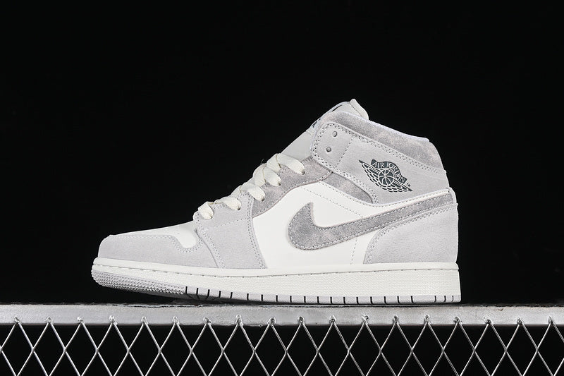 Jordan 1 Mid smoke grey