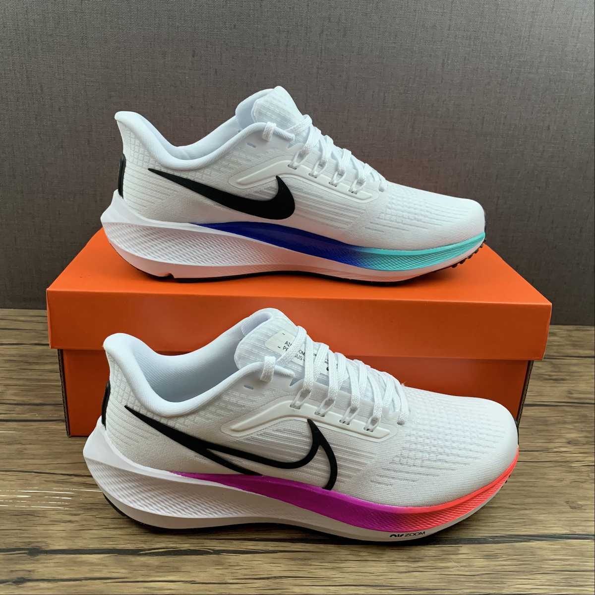 Zoom Pegasus 39 white black rainbow