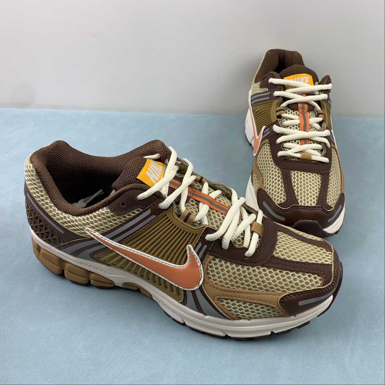Zoom Vomero 5 grass cacao