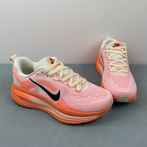 Zoom Vomero 18 orange