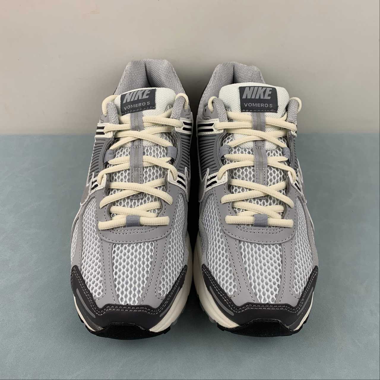 Zoom Vomero 5 greytones