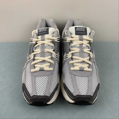 Zoom Vomero 5 greytones