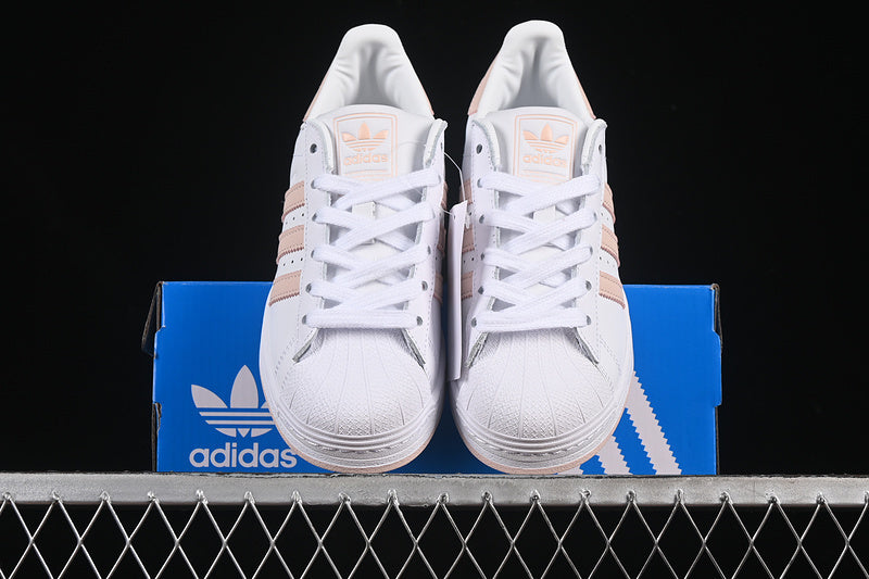 Superstar white coral