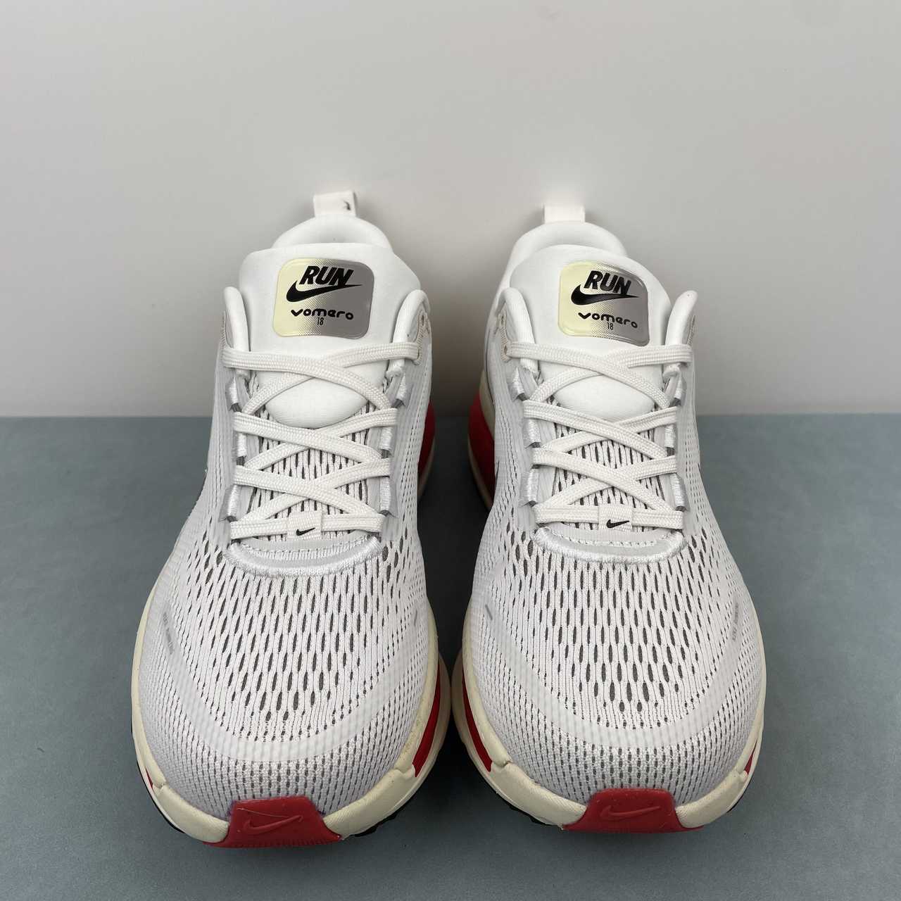 Zoom Vomero 18 white red