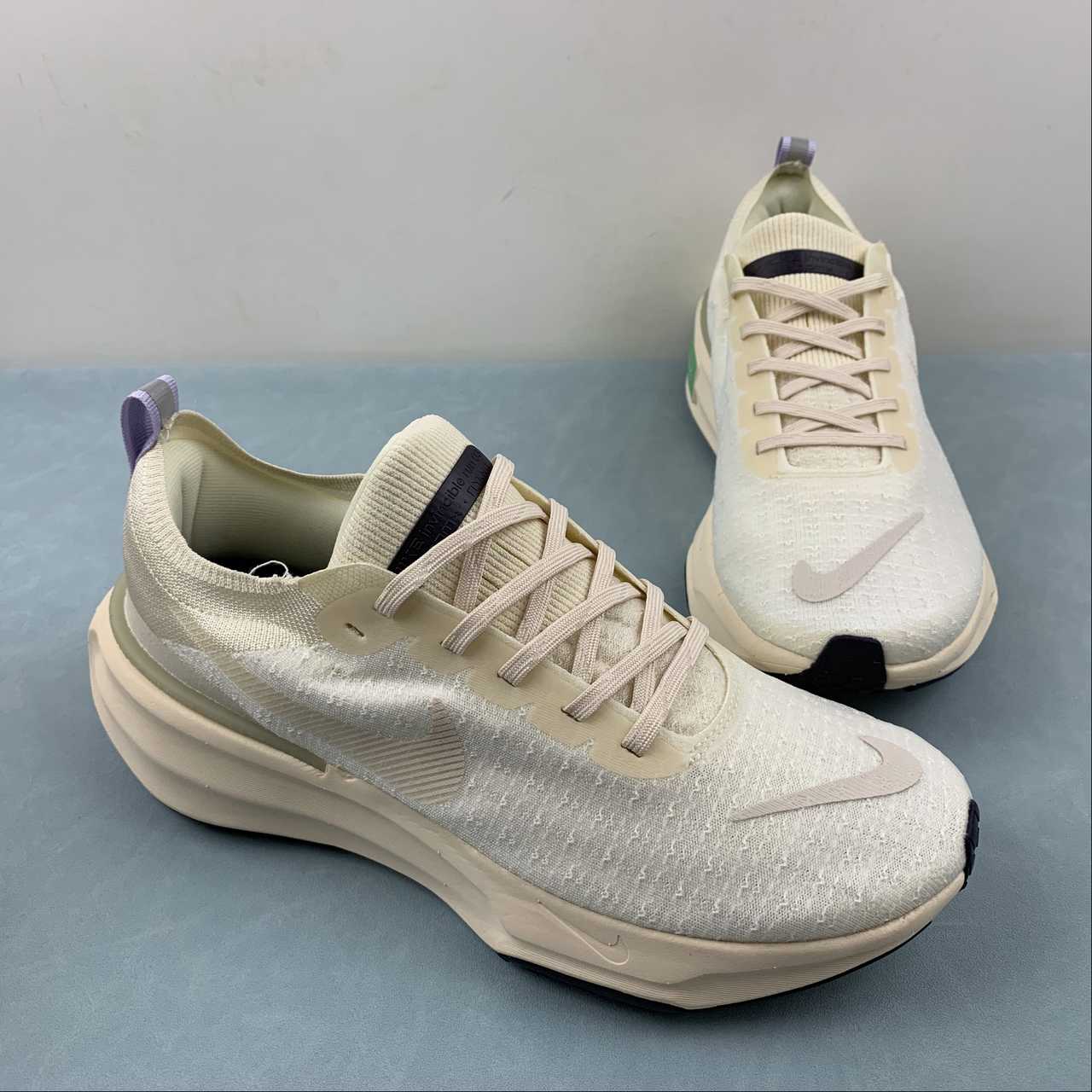 Zoom Invincible beige