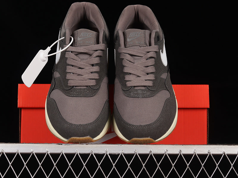 Air Max 1 crepe soft grey