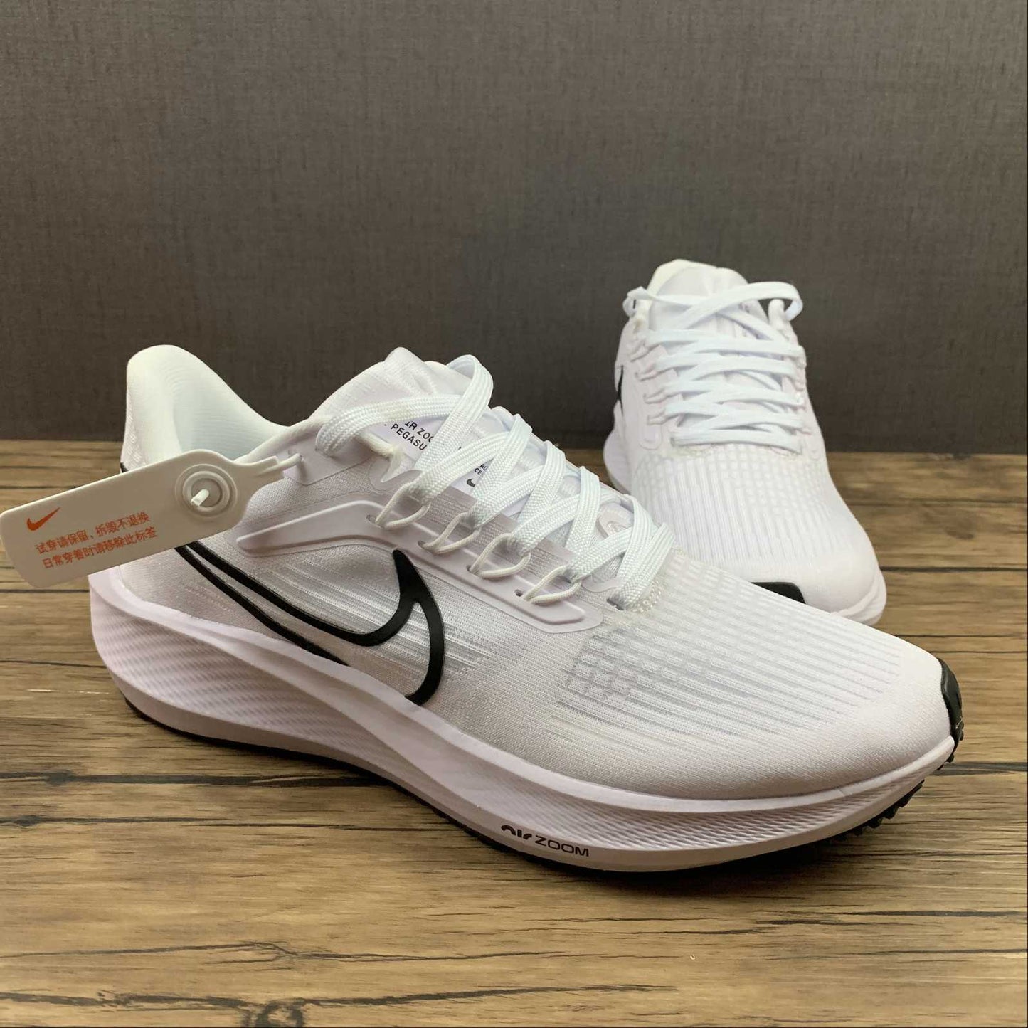 Zoom Pegasus 39 white black