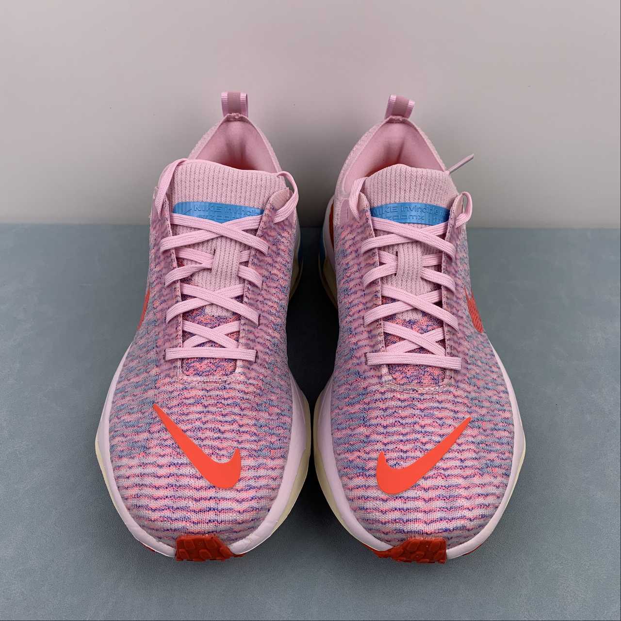 Zoom Invincible pink foam
