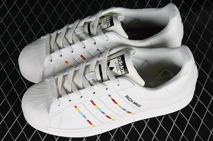 Superstar rich mnisi