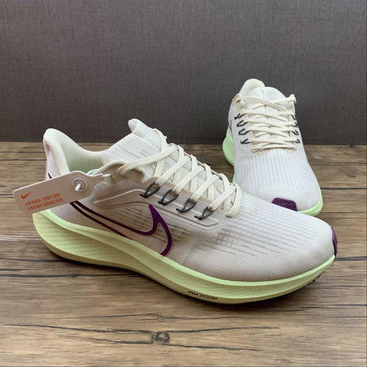 Zoom Pegasus 39 white purple yellowish