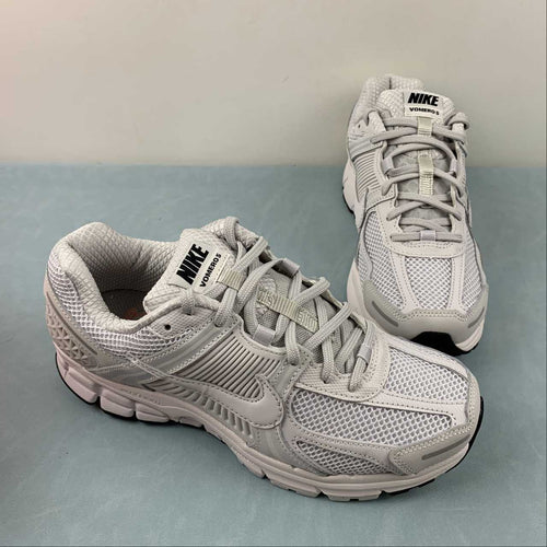 Zoom Vomero 5 lightgrey