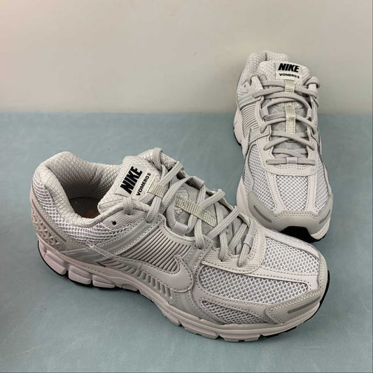 Zoom Vomero 5 lightgrey